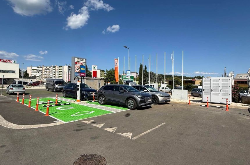 Qelo Retail park Labin